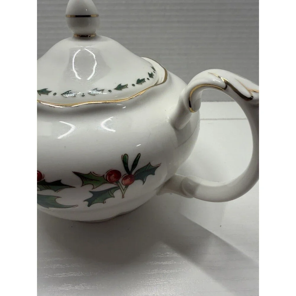 Waldman House Press Cup of Christmas Tea Holly Teapot w/ Lid Ceramic 4 Cup